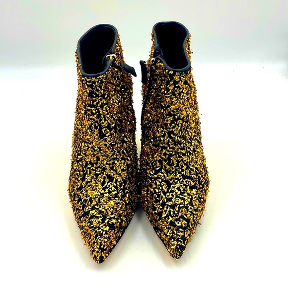 BRAND NEW Manolo Blahnik Stiletto Booties - Picture 6 of 14